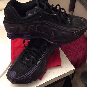 Nike shoe size 7 women’s